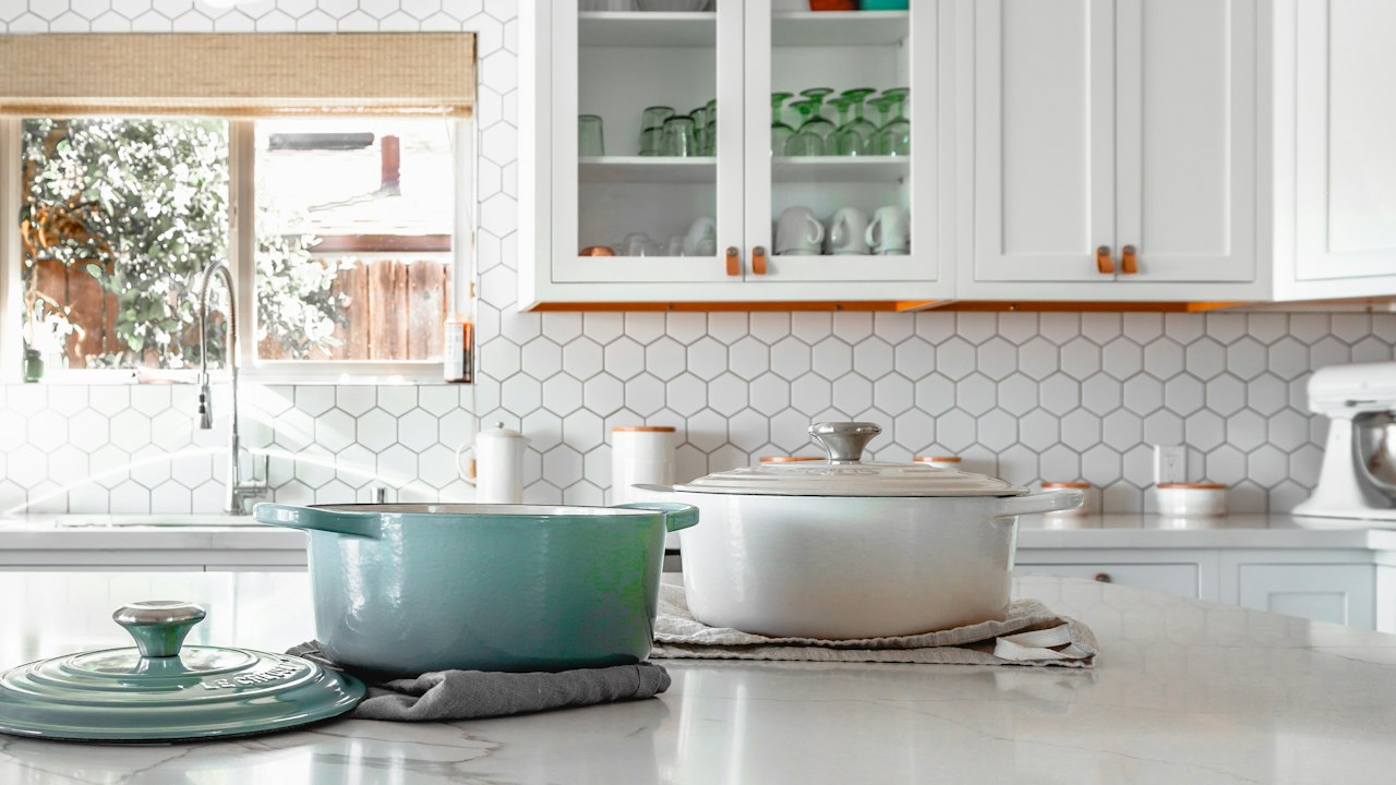 Soft daylight in a quiet kitchen